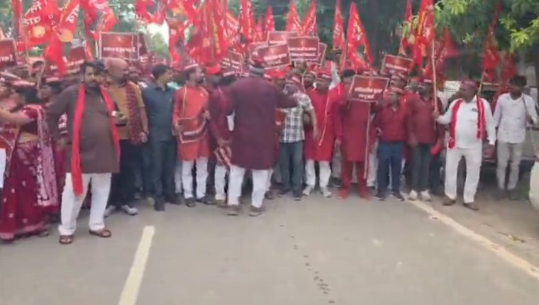 गोंडा में कारोबारी विनोद साहनी हत्याकांड के विरोध में निकला जुलूस, मंत्री संजय निषाद ने किया नेतृत्व