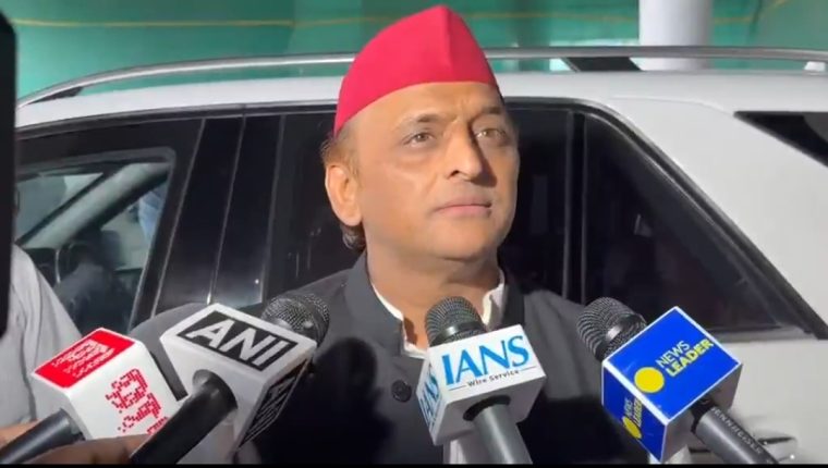 अखिलेश यादव का BJP पर तंज, बोले- ‘बीजेपी किसी की सगी नहीं, बीजेपी भी बीजेपी की सगी नहीं’