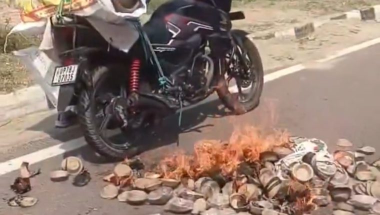 पुलिसकर्मियों की सूझबूझ से टला बड़ा हादसा, मौके पर मची अफरा-तफरी