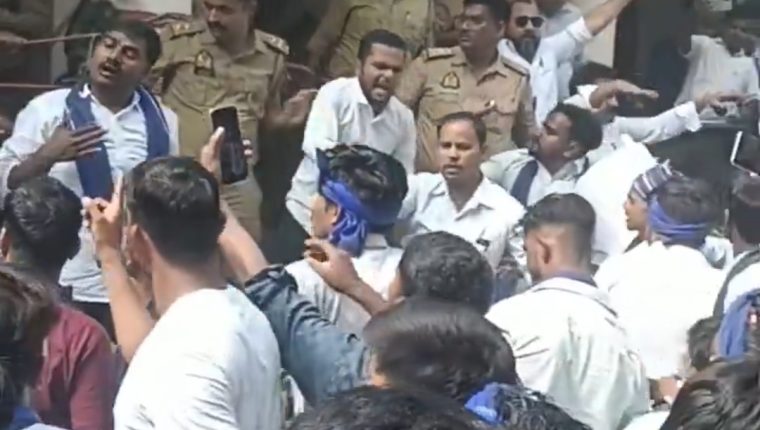 बाराबंकी घटनाक्रम के विरोध में कई जिलों में प्रदर्शन, चंद्रशेखर आजाद के समर्थन में कार्यकर्ताओं ने जताया विरोध