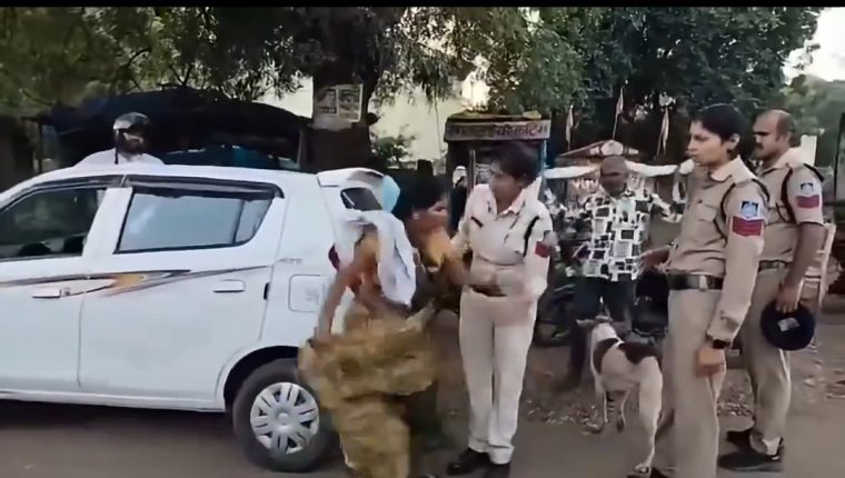 कटनी में बुजुर्ग महिला से कथित मारपीट का वीडियो वायरल, महिला पुलिसकर्मी पर कार्रवाई की मांग