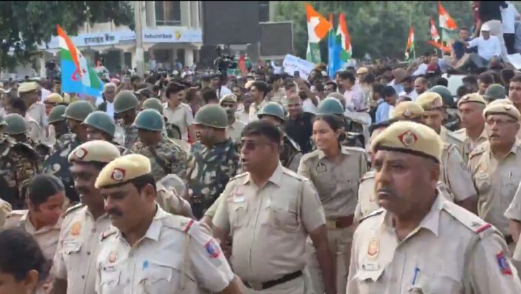 राहुल गांधी के नेतृत्व में सुप्रीम कोर्ट की ओर बढ़ा INDIA गठबंधन का मार्च, ज्ञानेश कुमार के खिलाफ प्रदर्शन