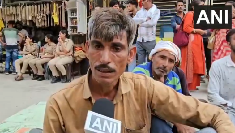वृंदावन में प्रेमानंद महाराज के आश्रम के बाहर परिवार का धरना, बेटे के लापता होने का लगाया आरोप